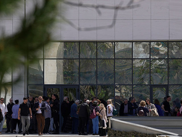 В Афинах ищут 89-летнего стрелка, открывшего огонь в суде