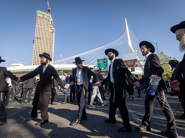 Сотни ультраортодоксов перекрывают въезд в Иерусалим из-за ареста дезертиров