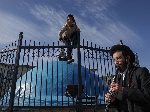 Десятки автобусов и тайный маршрут через лес: "харедим" планируют пробраться на гору Мерон