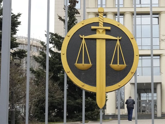 85-летнюю петербурженку задержали за плакат: "Не прикрывайте свои преступления народной Победой"