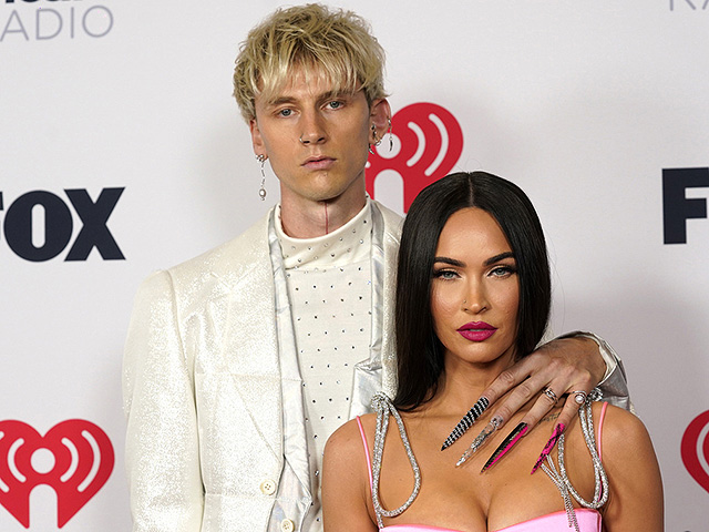 C Machine Gun Kelly, 2021 год