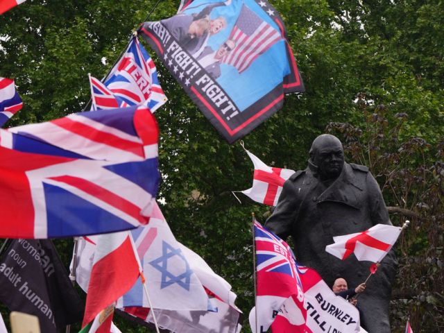 Флаги Израиля в центре Лондоне: перед парламентом прошла массовая демонстрация против исламизации