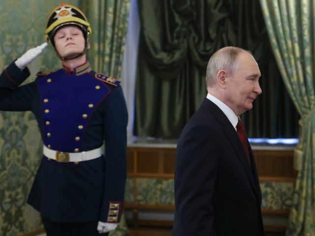 Путин назвал "терактом" удар по колледжу в ЛНР и поручил минобороны РФ "подготовить ответ"