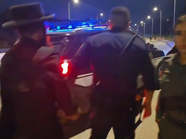 Ультраортодоксы атаковали полицейский участок в Бейт-Шемеше после задержания уклониста
