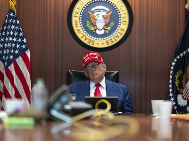 Трамп заявил о прекращении огня в Ливане: "Израильская армия не войдет в Бейрут"