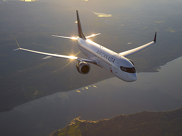 Бывший пилот Air Canada обвинен в том, что в течение 16 лет летал без надлежащей лицензии