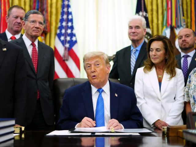 Трамп: "Сегодня мы нанесем по Ирану мощный удар"