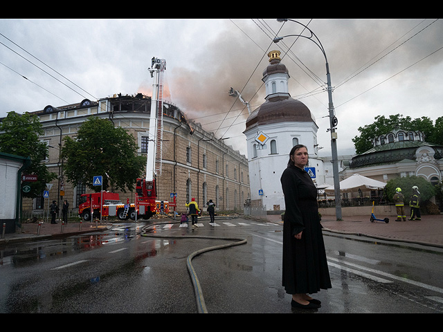 Киево-Печерская лавра в огне после российского удара. Фоторепортаж