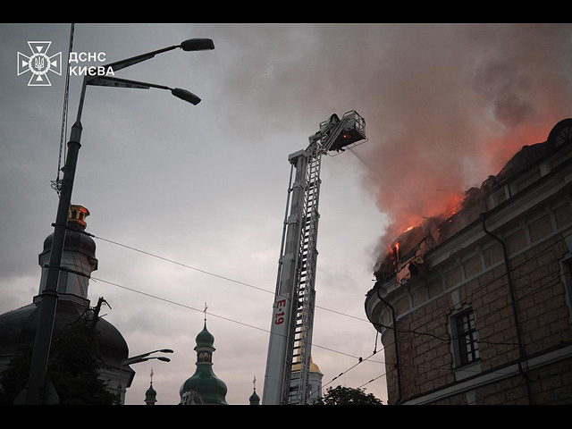 Киево-Печерская лавра в огне после российского удара. Фоторепортаж