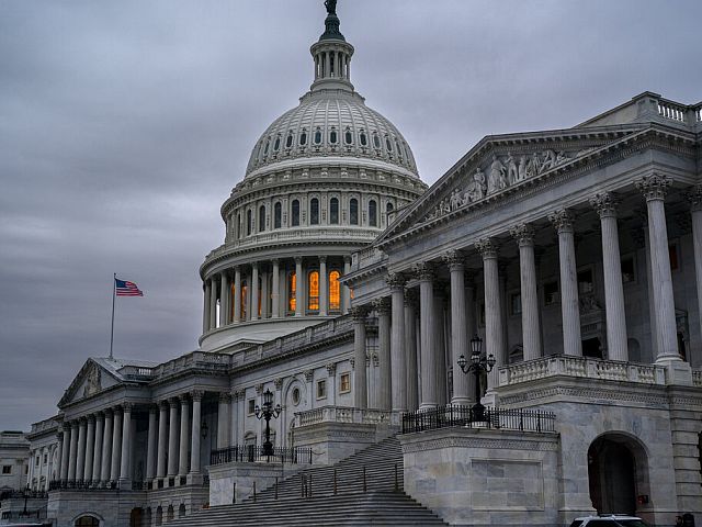 Сенат США принял резолюцию, ограничивающую свободу действий Трампа по Ирану