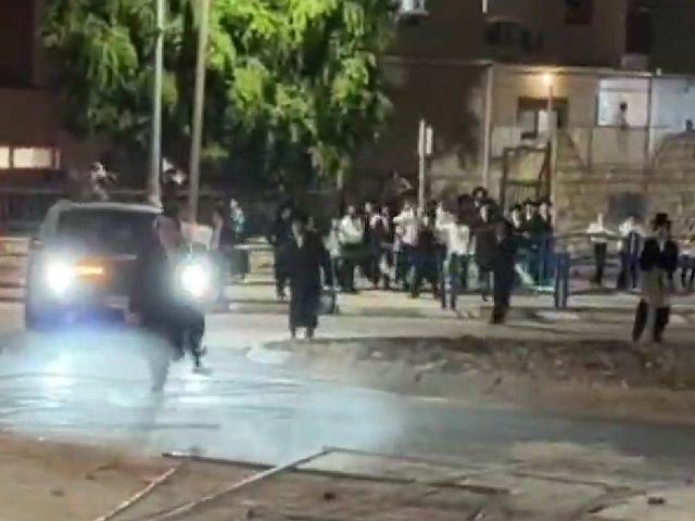 "Цева шахор": сотни ультраортодоксов атаковали полицию после получения сообщения о задержании