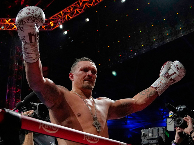 Бокс. Александр Усик отказался от всех чемпионских поясов
