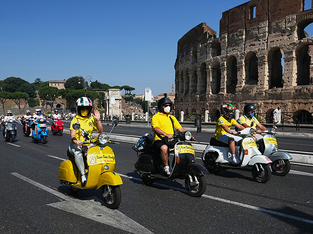 Культовый мотороллер Vespa, прославленный "Римскими каникулами", отпраздновал 80-летие. Фоторепортаж