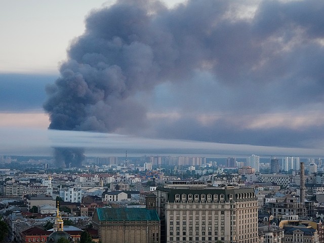 Последствия массированного удара армии РФ по Киеву. Фоторепортаж