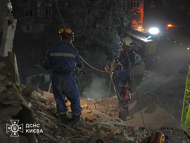 Число жертв российского удара по Киеву возросло до 30
