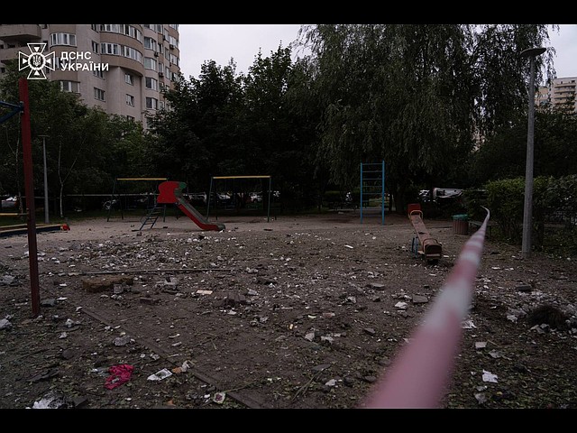 Последствия второго за неделю массированного удара армии РФ по Киеву. Фоторепортаж