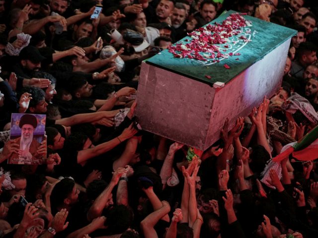 Похороны в условиях военных действий: самолет с гробом Хаменеи вылетел в Мешхед