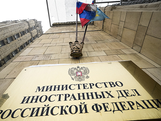 Проект "Можем объяснить": МИД РФ разрабатывает закон о введении выездных виз для россиян
