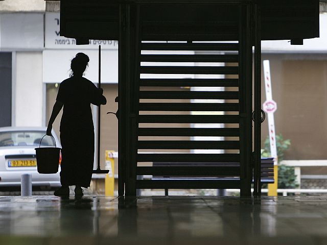 "Гистадрут" призывает госкомпании выплатить охранникам и уборщикам по 6000 шекелей