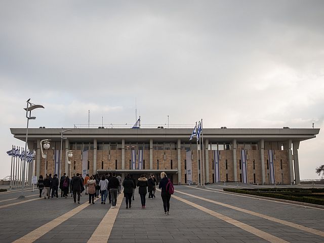 Рабочий комитет парламентских помощников добился улучшения условий труда