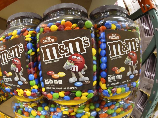 M&M's откажется от синих и коричневых конфет из-за перехода на натуральные красители
