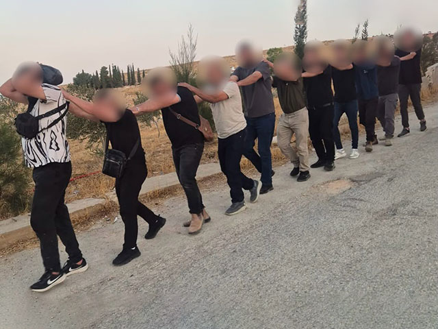 В машине, прорвавшей КПП "Мазмория" под Иерусалимом, находились 11 нелегалов
