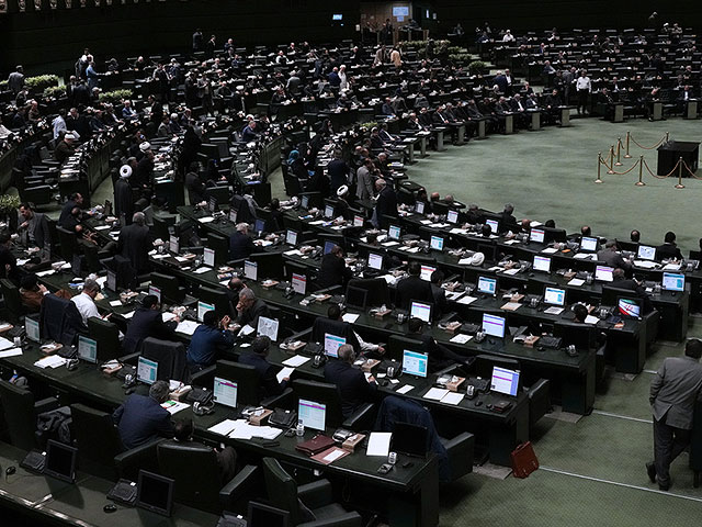 Парламент Ирана одобрил поправку, объявляющую всех израильтян "военными"