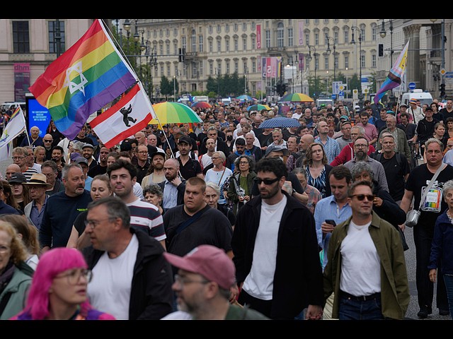 Берлин после теракта во время ЛГБТ-шествия. Фоторепортаж