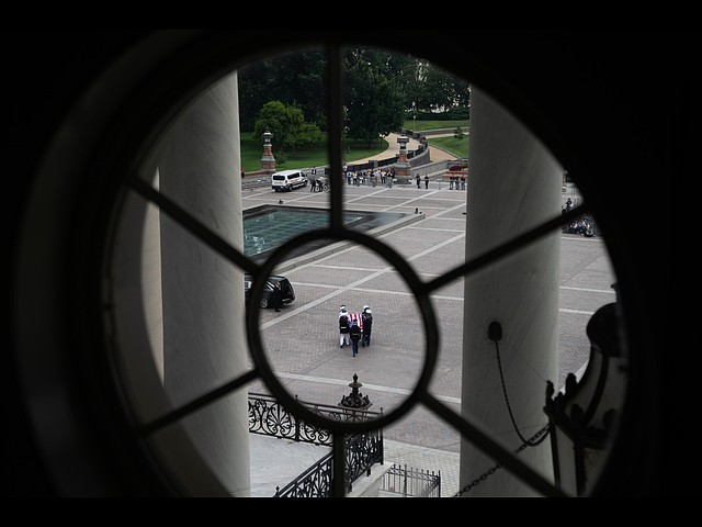 Прощание с Линдси Грэмом. Фоторепортаж