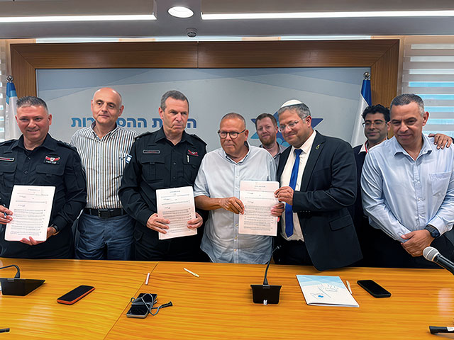 Collective agreement signed for firefighters: salary increases and protection for six years