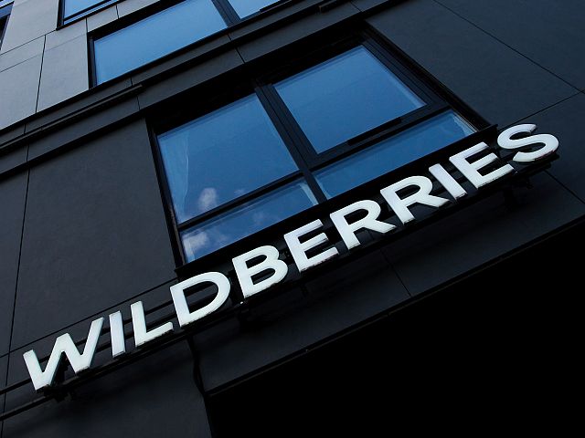 Украинские беспилотники атаковали цели в России: горит склад Wildberries под Пензой