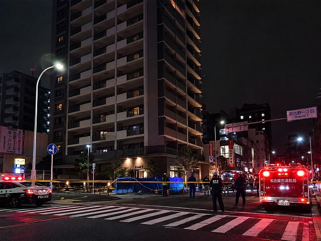 В Японии мужчина упал с высоты 12-го этажа, убив прохожую. Сам он выжил
