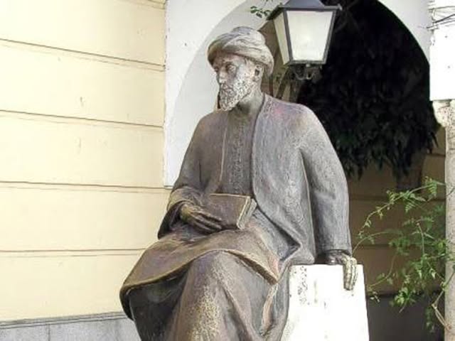 На памятнике РАМБАМу в испанской Кордове была нарисована свастика