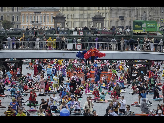 Петербург на веслах: костюмированный фестиваль на Мойке. Фоторепортаж
