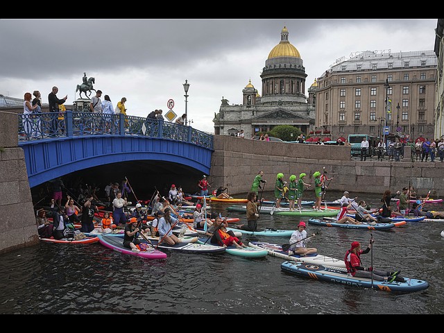 Петербург на веслах: костюмированный фестиваль на Мойке. Фоторепортаж