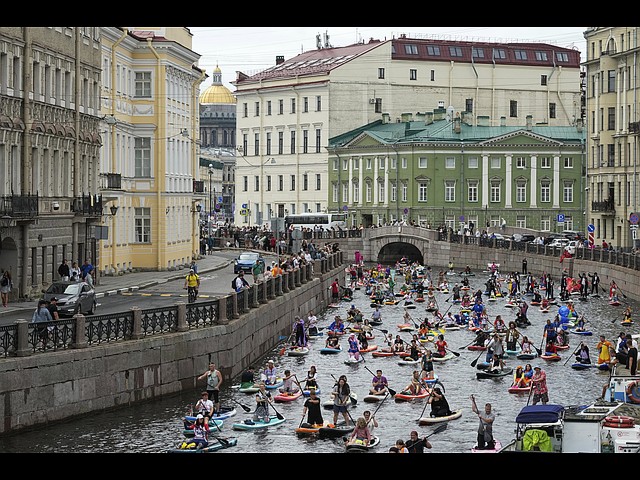 Петербург на веслах: костюмированный фестиваль на Мойке. Фоторепортаж