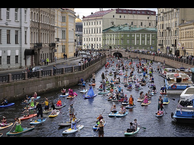 Петербург на веслах: костюмированный фестиваль на Мойке. Фоторепортаж