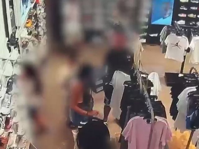Бесплатный шопинг в Эйлате: супругов обвиняют в эксплуатации детей для серийных краж