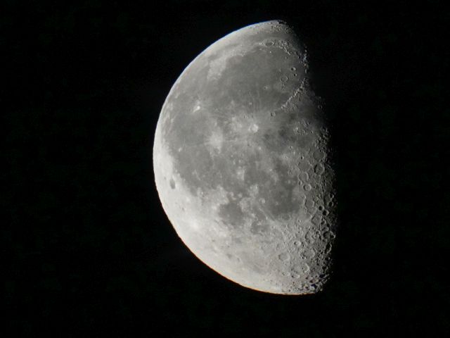 Фрагмент ракеты SpaceX столкнулся с Луной, создав новый кратер