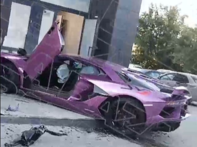 В Екатеринбурге Lamborghini сына миллиардера врезался в дом, среди пострадавших "ветеран СВО"
