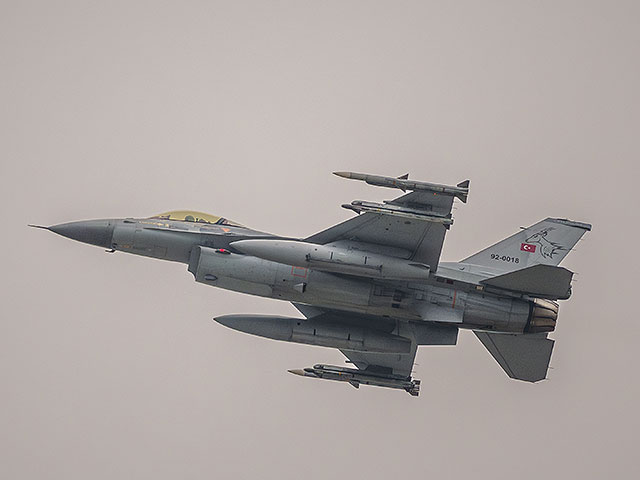 В Турции разбился истребитель F-16, пилот катапультировался