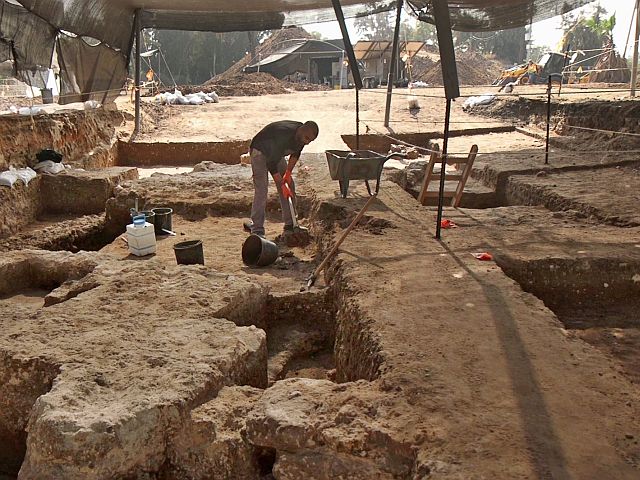 В Рамат-Гане обнаружен древний торговый центр
