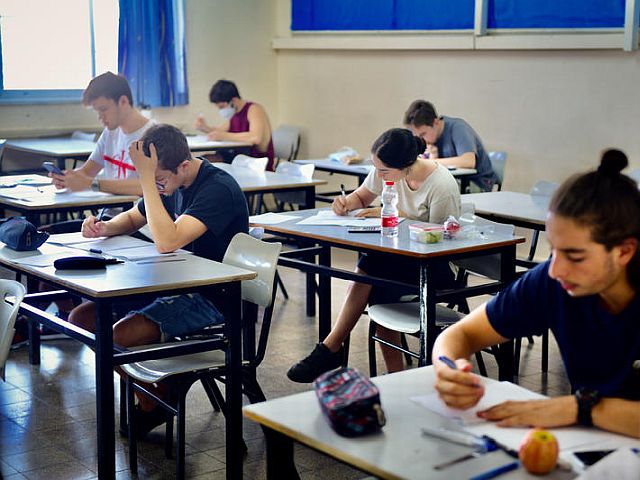 Использование ИИ в школах: когда требуются ограничения. Израильское исследование