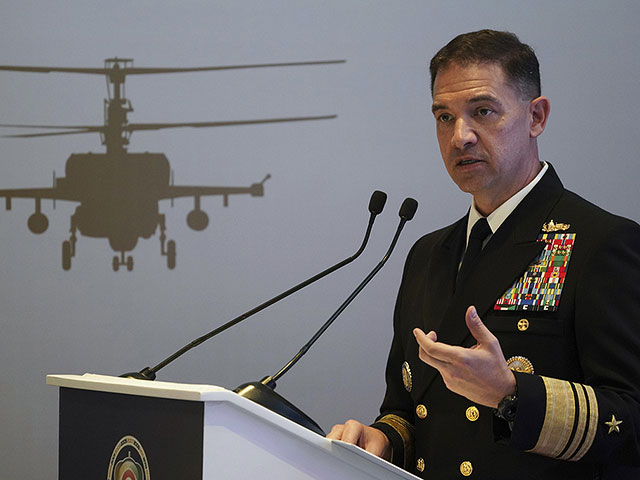 Глава CentCom посетил в Оманском заливе авианосец на фоне сообщений о попытках суицида на борту