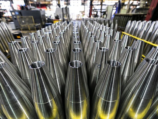 Пентагон потратил $0,5 млрд на завод по выпуску снарядов для Украины, не давший ни одного снаряда