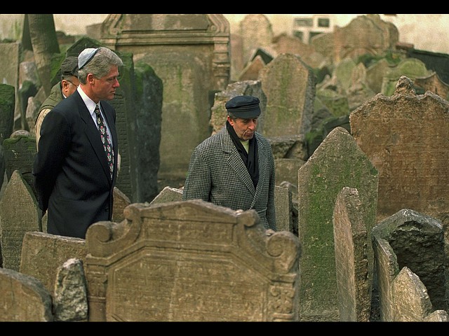 На старом еврейском кладбище. Прага, 1994 год