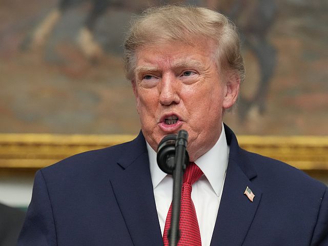 Трамп объявил "экономический день D" против Ирана и пригрозил странам, помогающим Тегерану