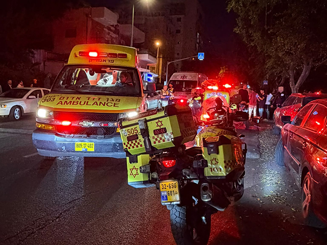 В Петах-Тикве автомобиль сбил пешехода, пострадавший в тяжелом состоянии