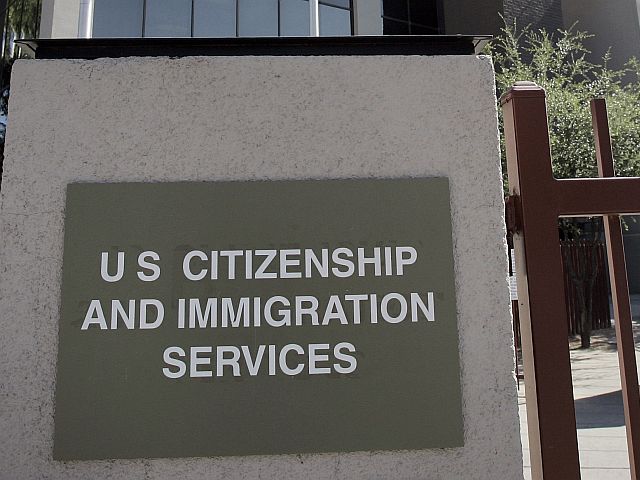 США временно приостановили собеседования на иммиграционные визы по всему миру