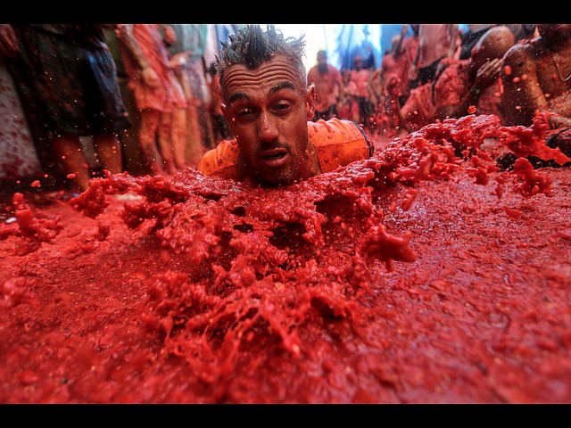"Томатина-2026": помидорные бои с любовью и радостью. Фоторепортаж